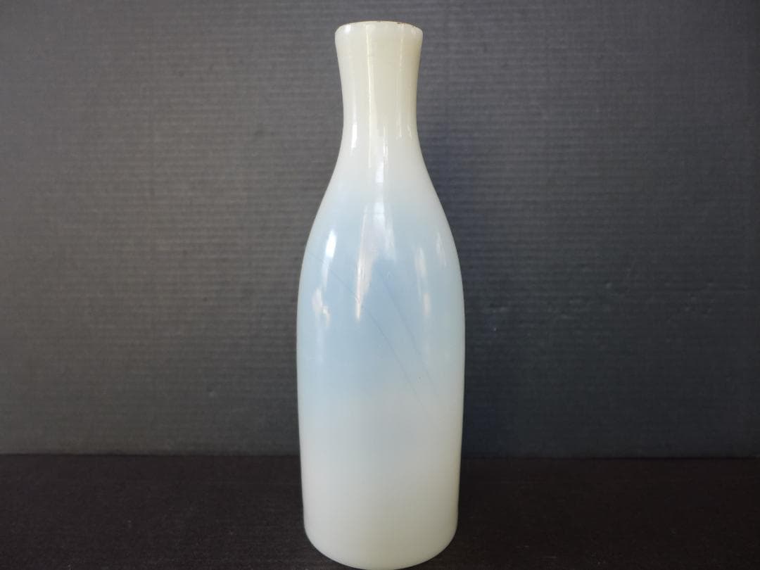 蔵出し　明治期頃　乳白ガラス　徳利　和ガラス瓶　乳半　明治ガラス　酒器　美品