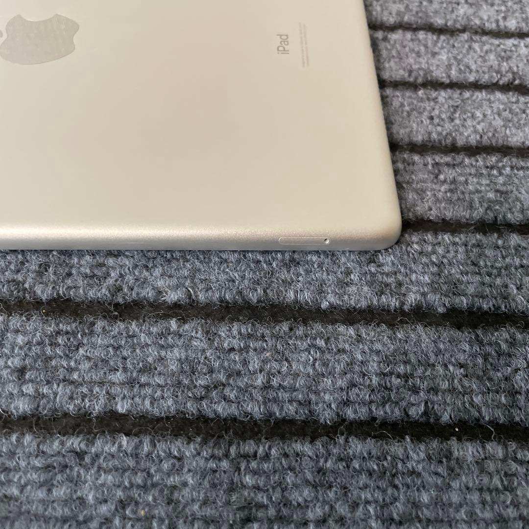 103 iPad 8世代 32GB SIMフリー シルバー