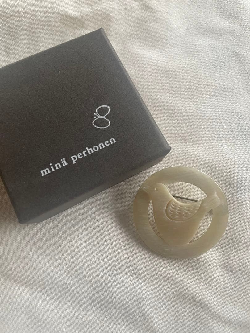 minä perhonen toriブローチ