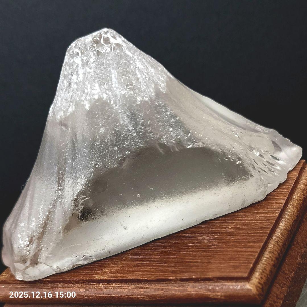 天然水晶 富士山彫刻 雪富士 一点物 手彫り コレクション 天然石 インテリア