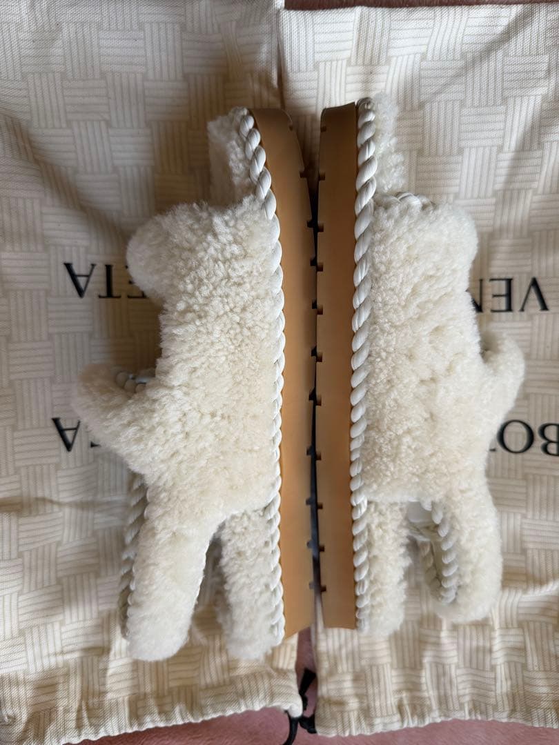 今夜限定値下げ！Bottega Veneta ファーサンダル size 39