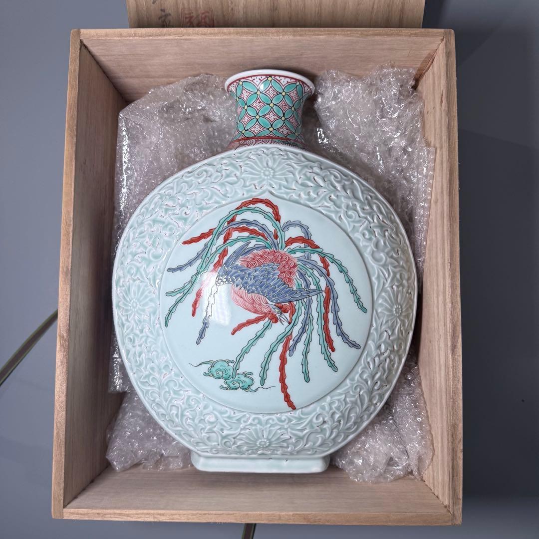 明治〜大正時代　十二代　柿右衛門作　青白磁唐草彫文　色絵龍鳳凰図　小畑家蔵　花瓶