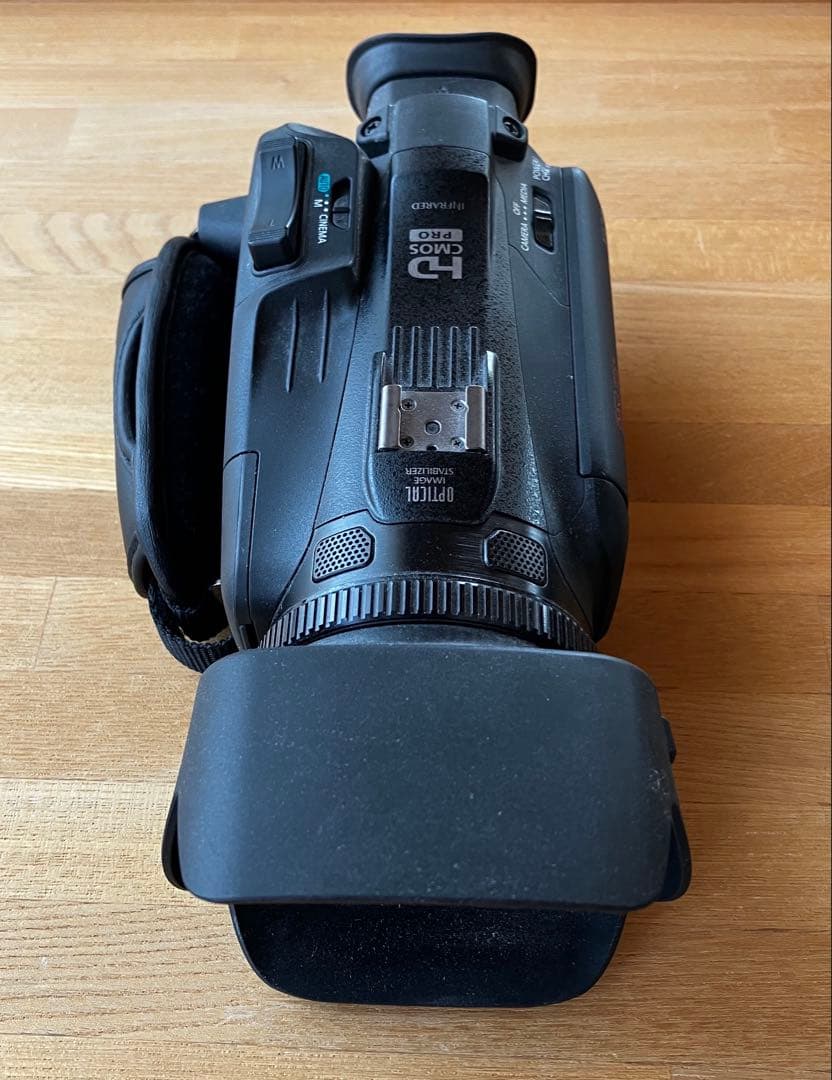 Canon XA30 業務用ビデオカメラ　美品　専用バッグ付　キャノン