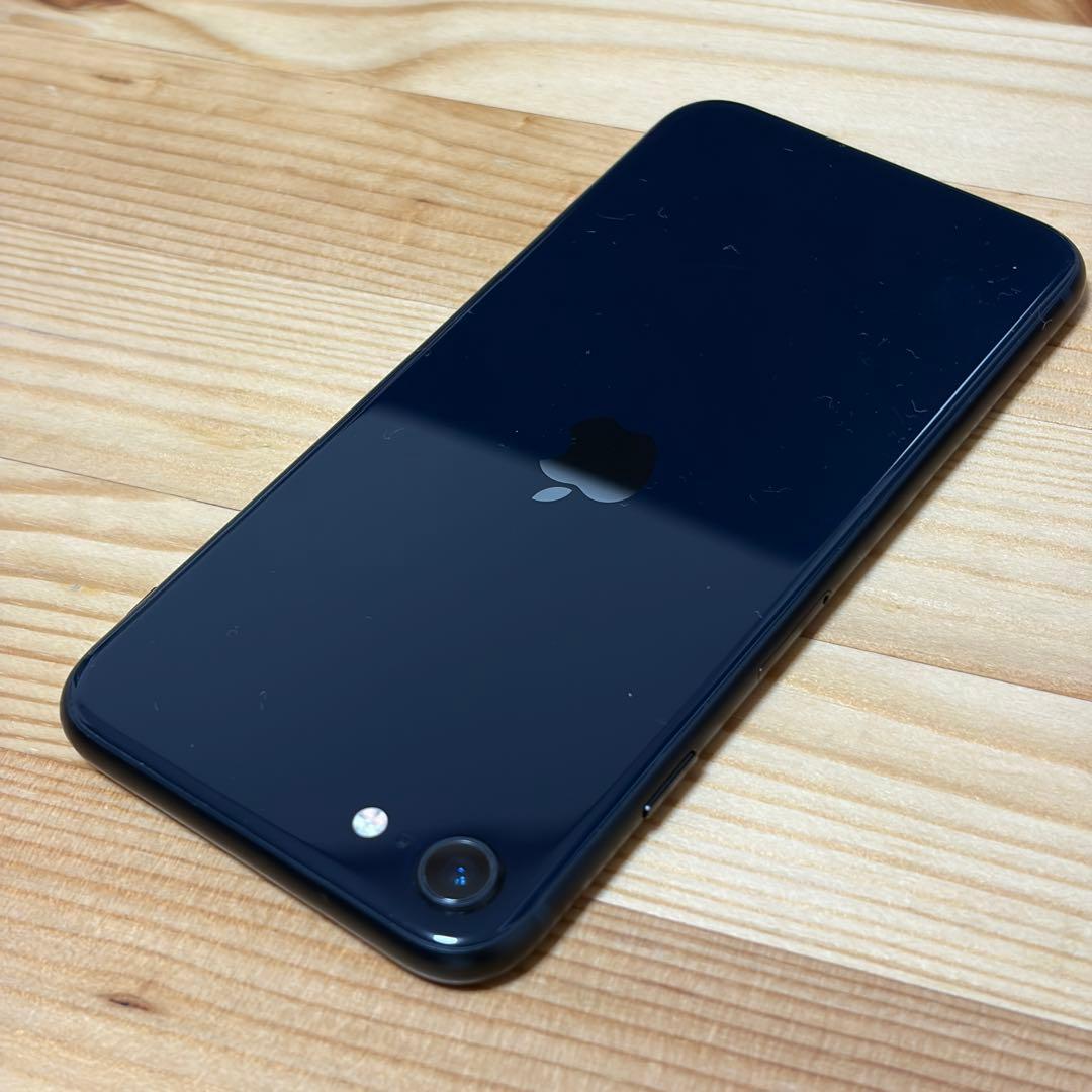 ク*3様 バッテリー新品　iPhoneSE第3世代64GB SIMフリー　美品