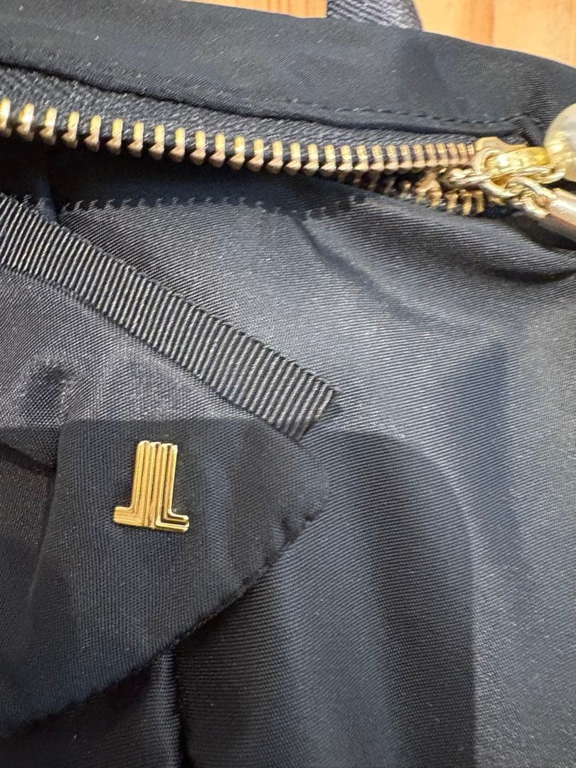 【LANVIN on Bleu】リボン付き黒ナイロンボディバッグ