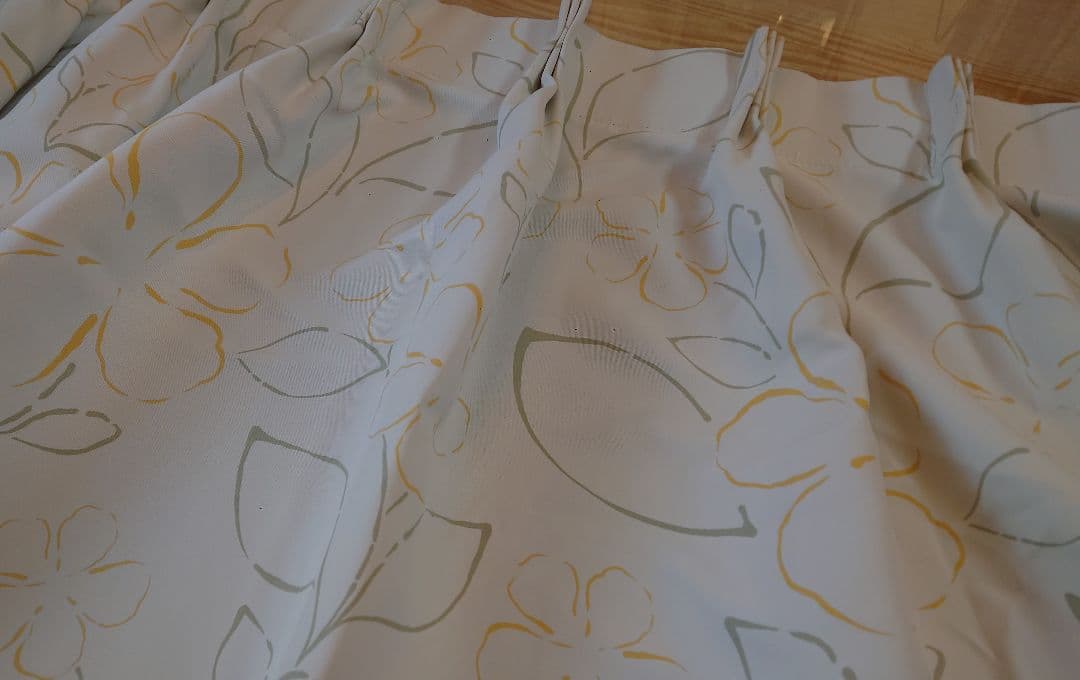 激安！希少！高級一流メーカーカーテン 現行品！両開き小窓サイズ×2セット分！