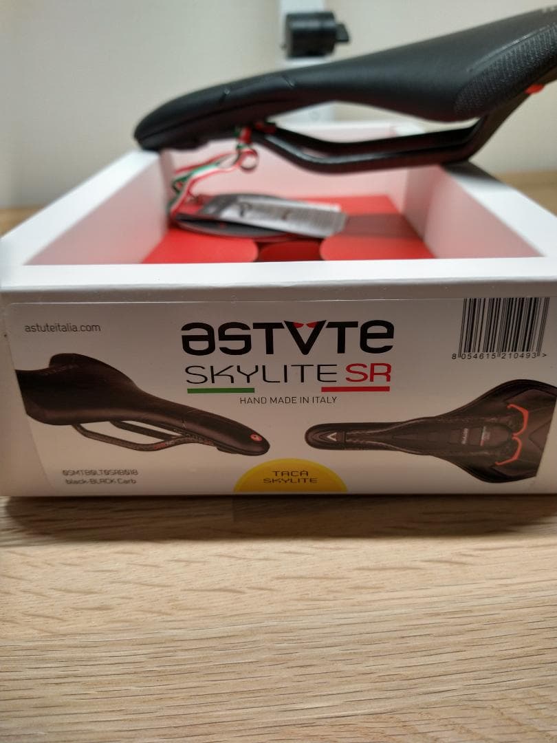 アスチュート ASTUTE SKYLITE SR カーボンレール サドル