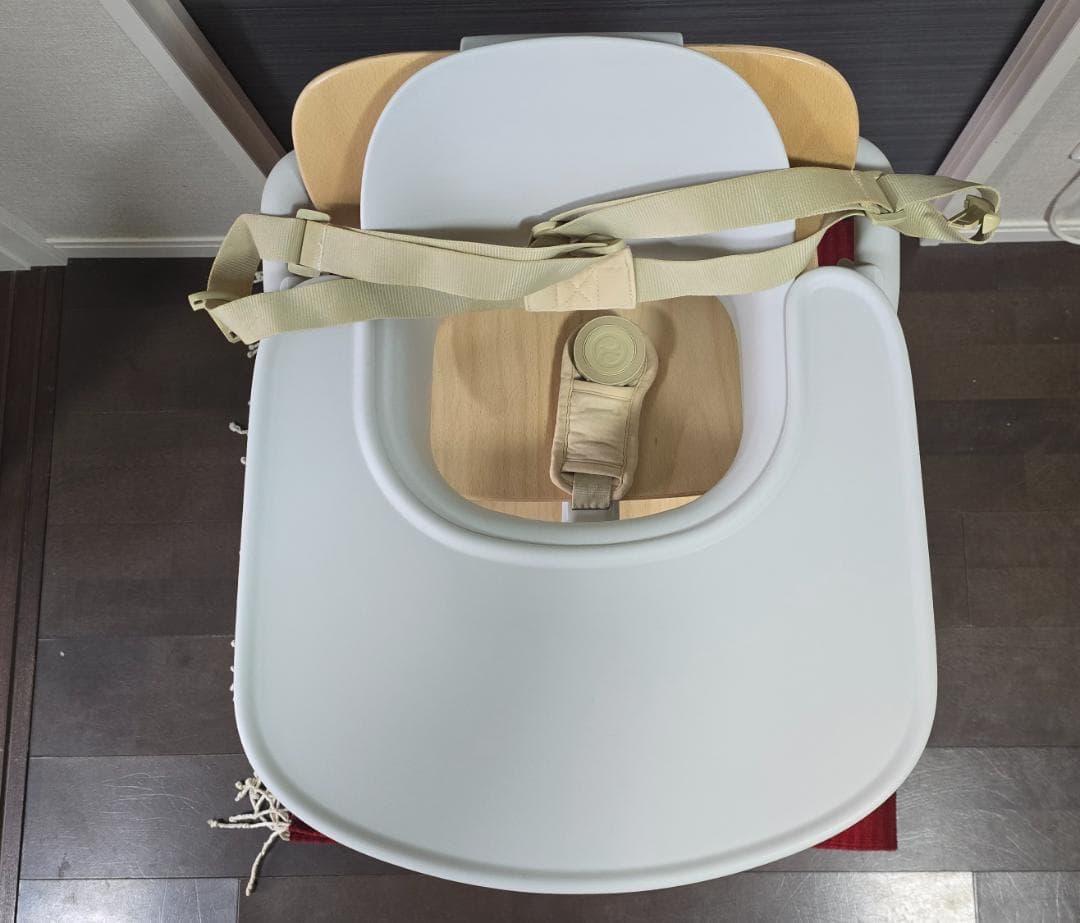 Cybex ハイチェア（サンドホワイト）ハーネス＆スナックトレー付き