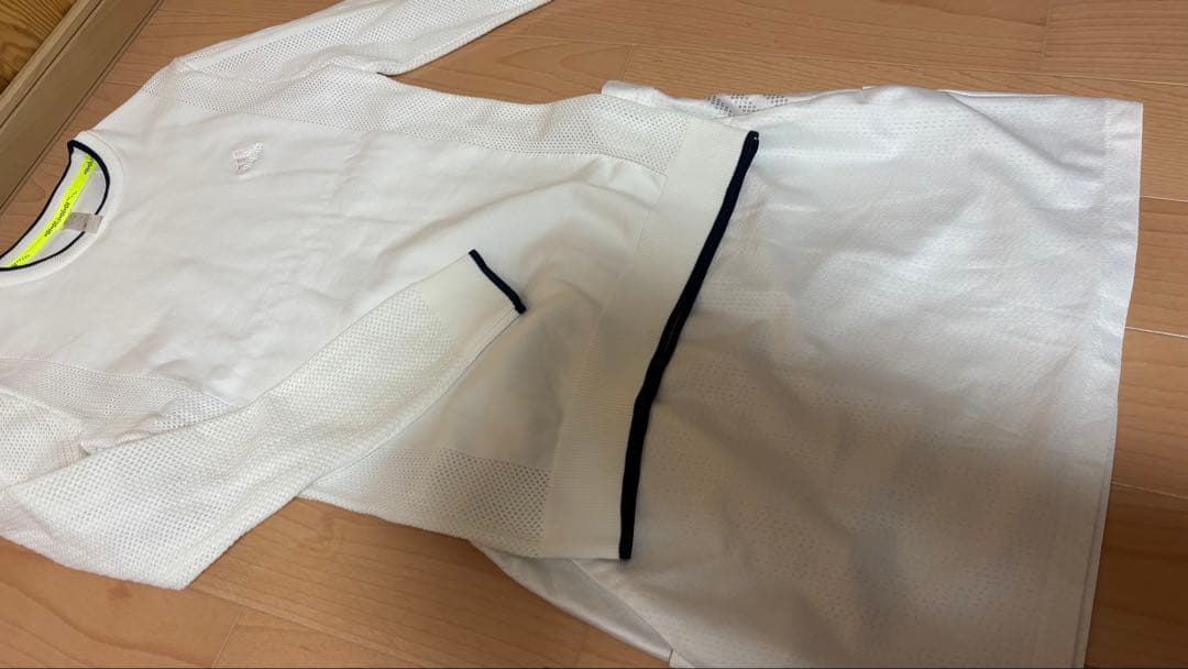 ホワイトメッシュ長袖トップスとスカートセット アディダス ゴルフ