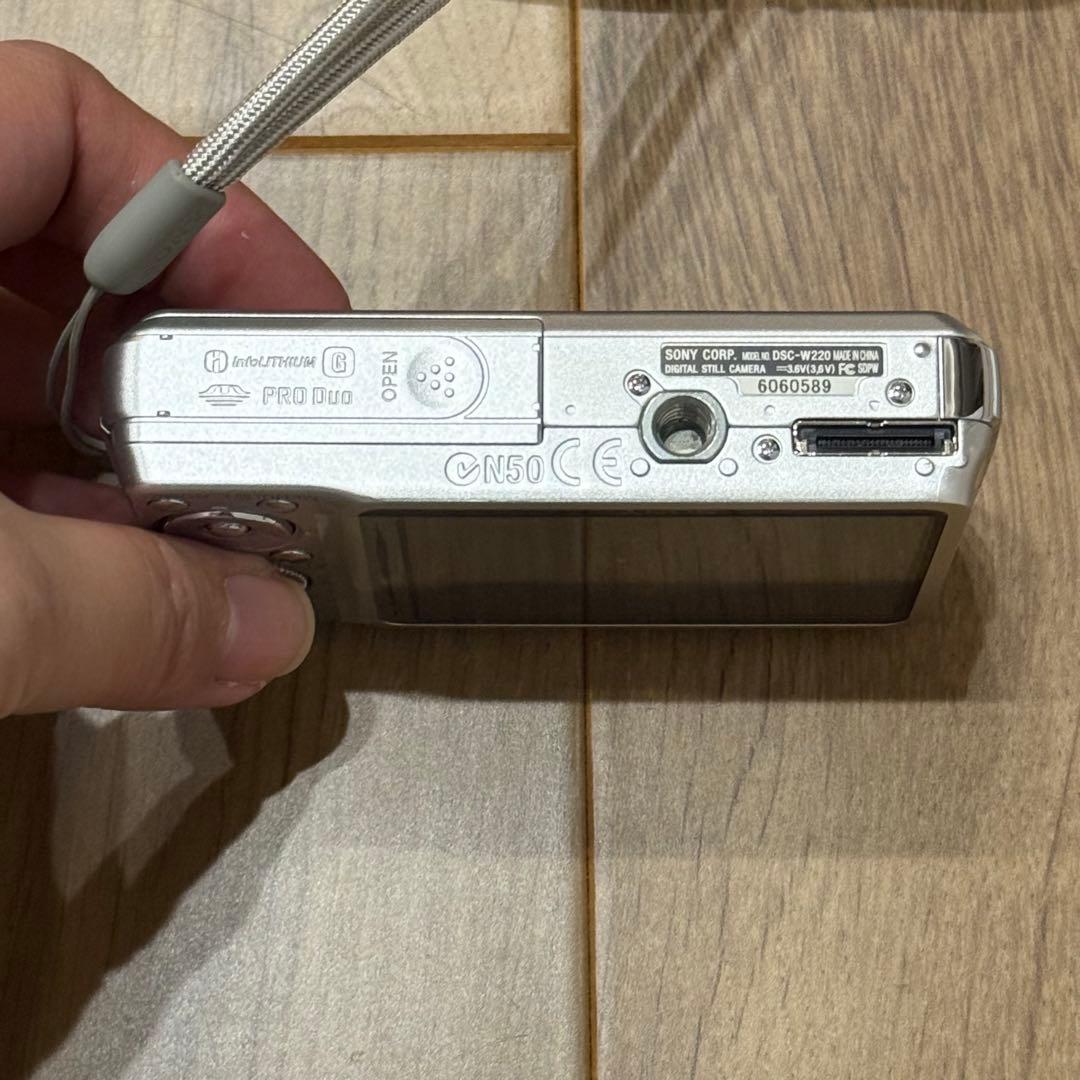 * SONY cyber-shot デジタルカメラ DSC-W220