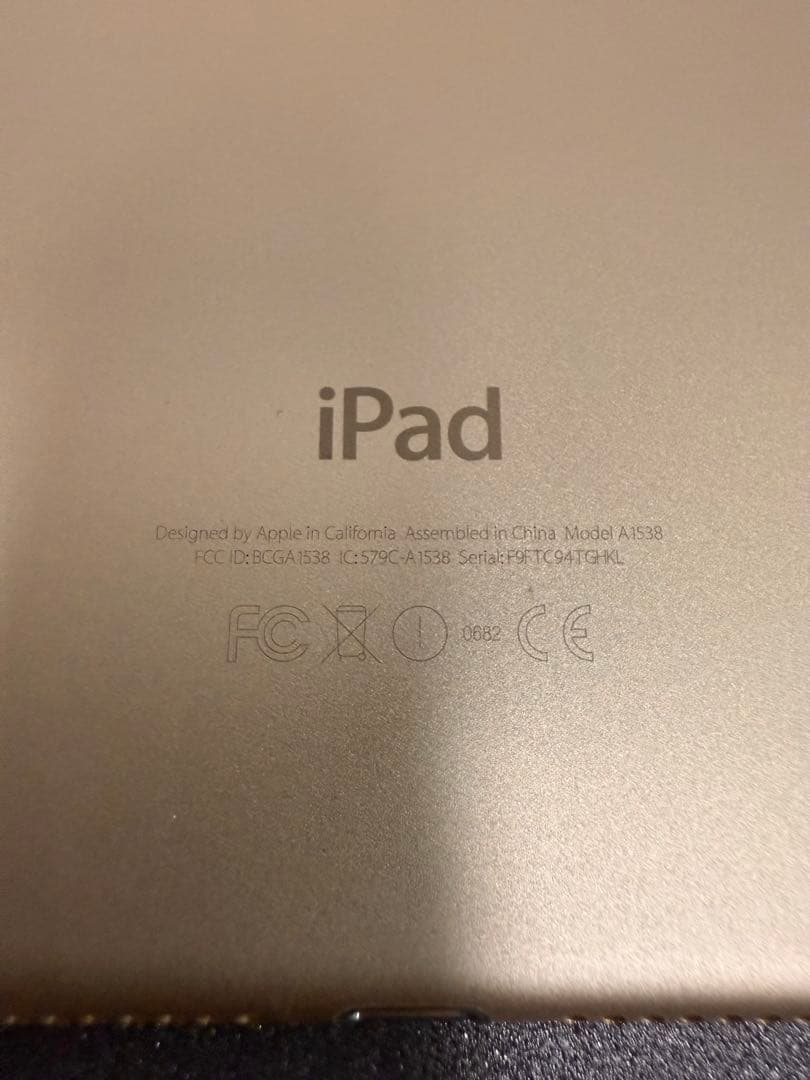 iPad mini4　128GB　7.9インチ　ゴールド／ホワイト　Apple