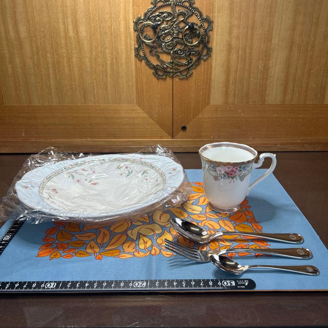 ノリタケ　アフロディーテマグ、花更紗ディーププレート、カトラリーセット　美品