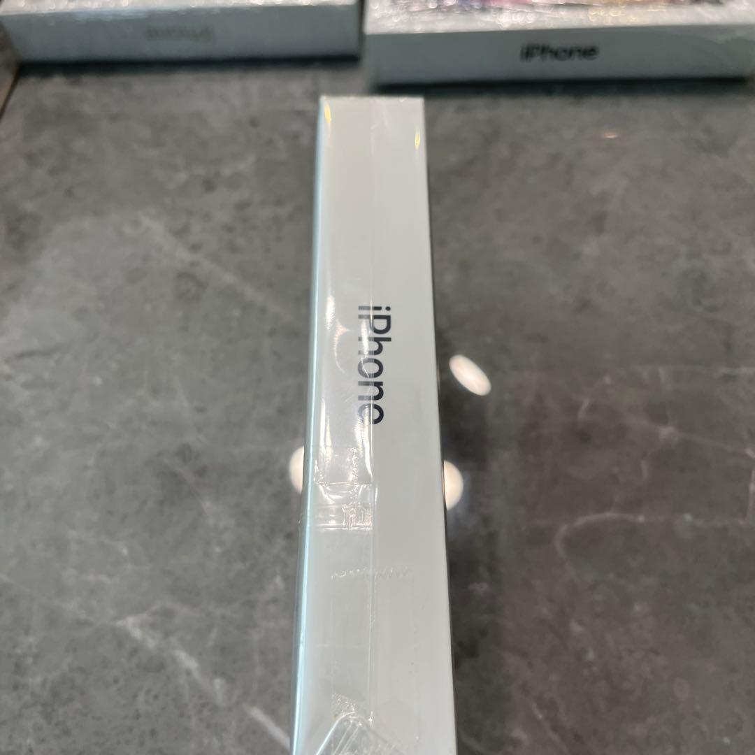 Apple iPhone 13 128GB ブラック 本体