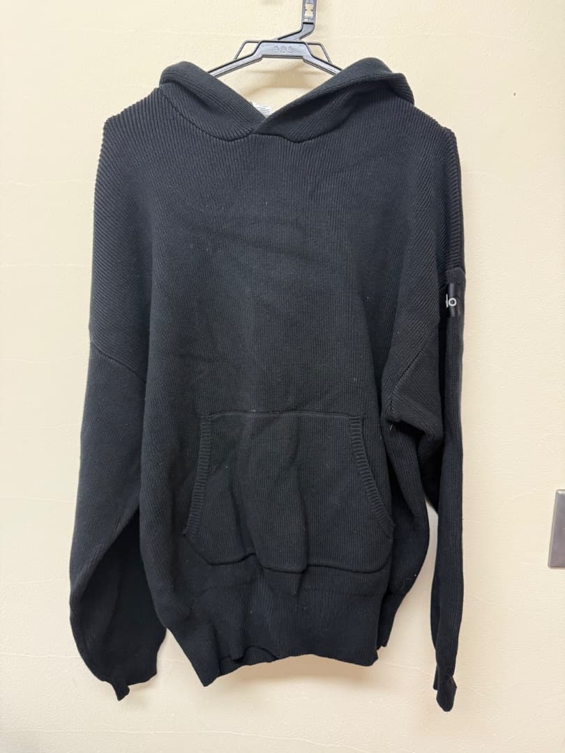 ゆゆ未使用　Alo Yoga スカラー フード付きセーター　黒　xs