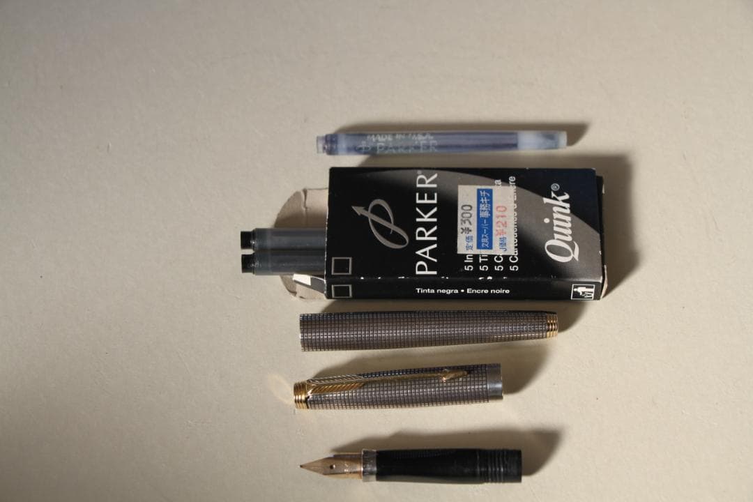 パーカー 万年筆　ペン先14K　 USA製 　字幅細字F　カートリッジ２本付属