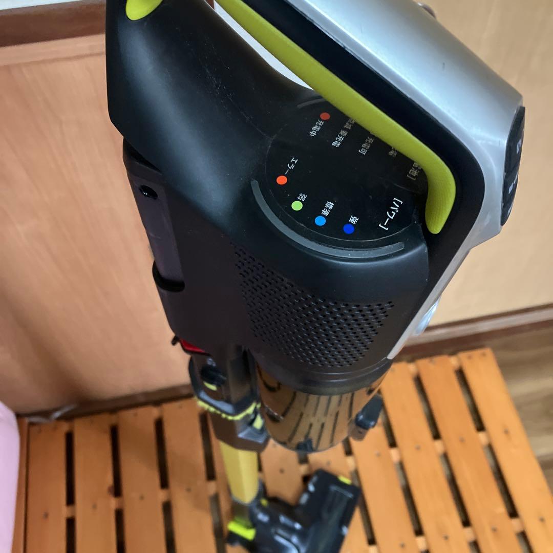 キャニスター型掃除機 黒と黄色