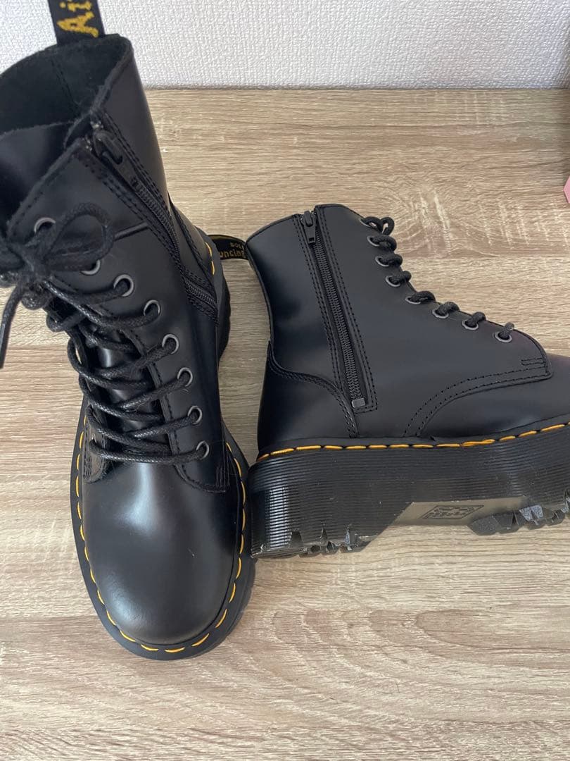 未使用新品　正規品ドクターマーチンDr Martens JADON８ホールUK6