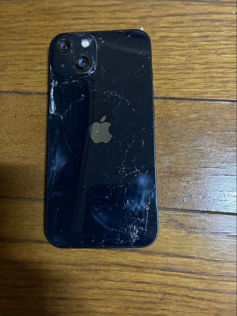 Apple iPhone13 本体 背面ひび割れあり