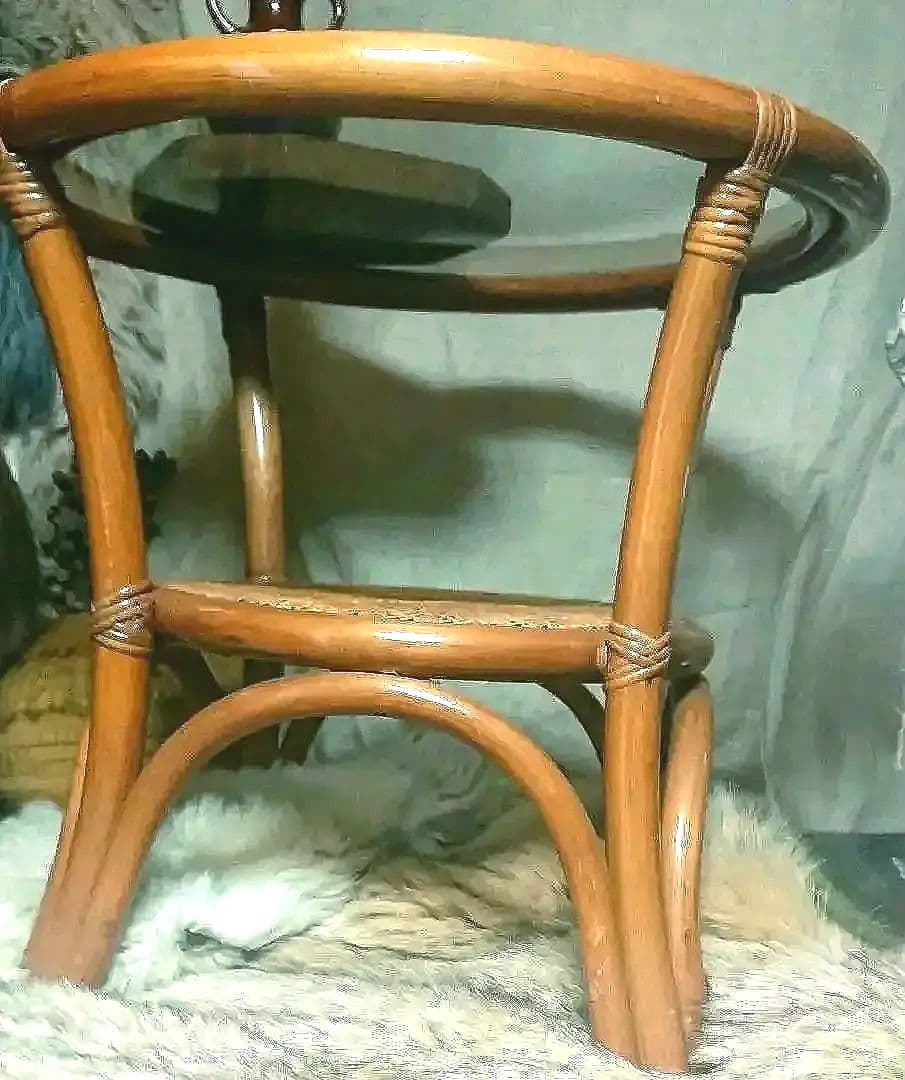 古いラタン硝子テーブル          レトロなラタン机
