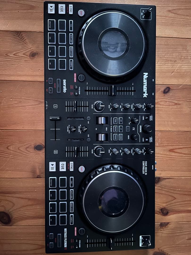 Numark Serato DJコントローラー