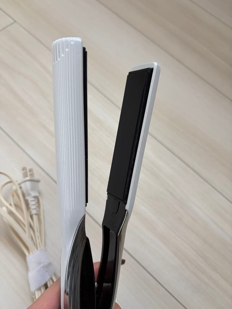 ストレートヘアアイロン セラミックプレート ホワイト　リファ　Refa