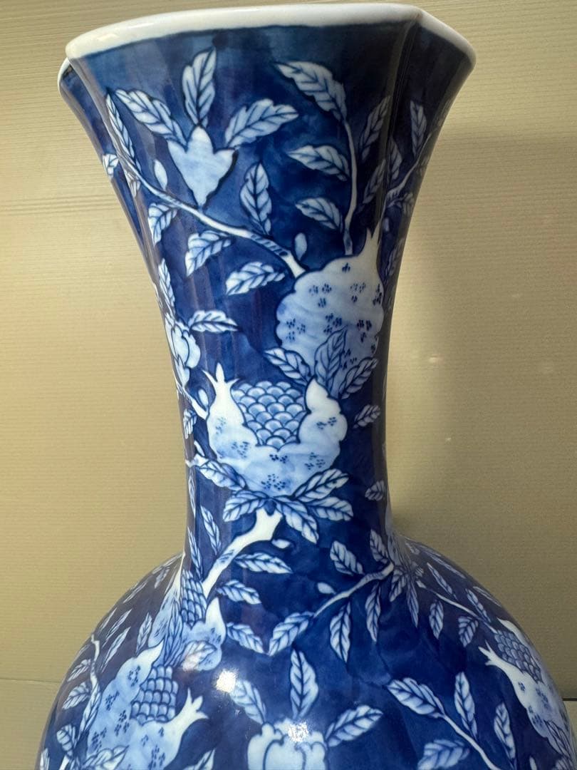 2409 【6代館林源右衛門】　染付柘榴文　花瓶