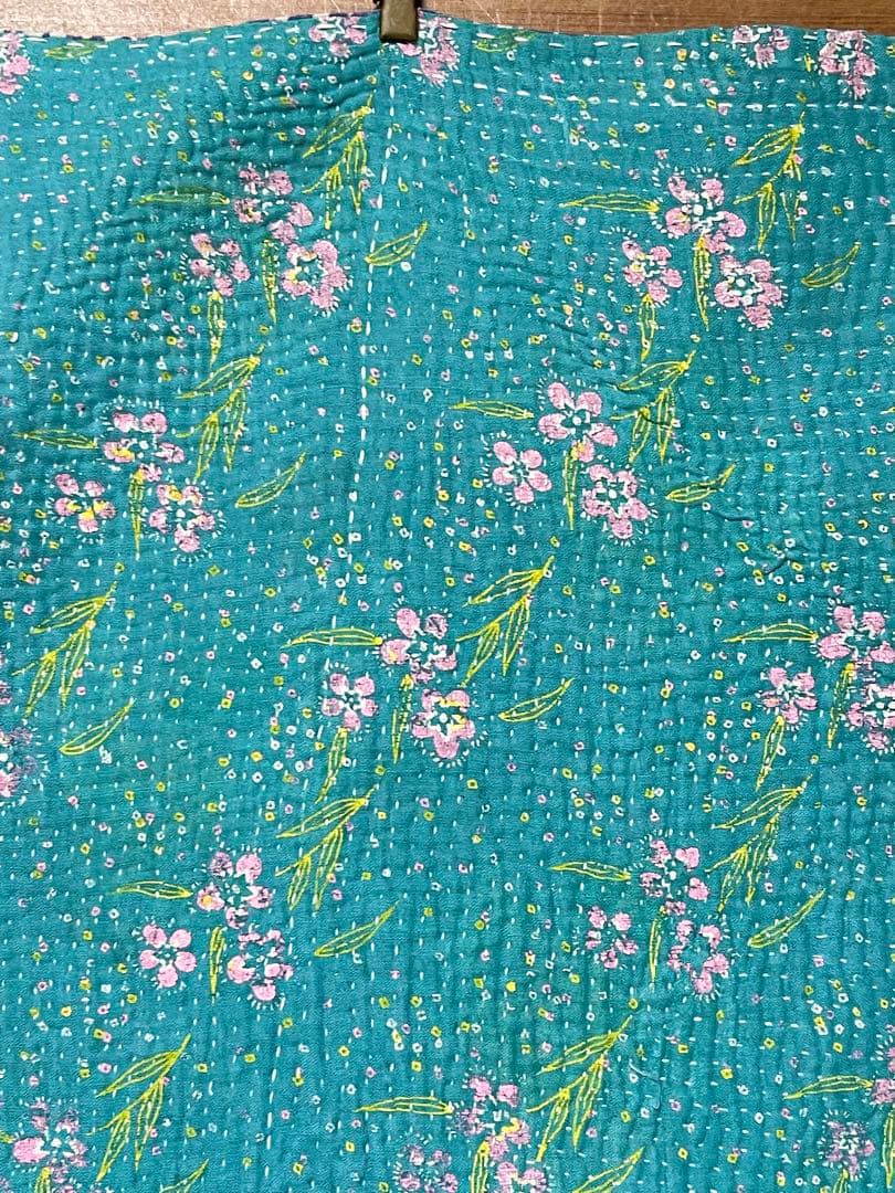 カンタ 刺繍 ラリーキルト インド ビンテージ布 ベッドカバー ソファーカバー