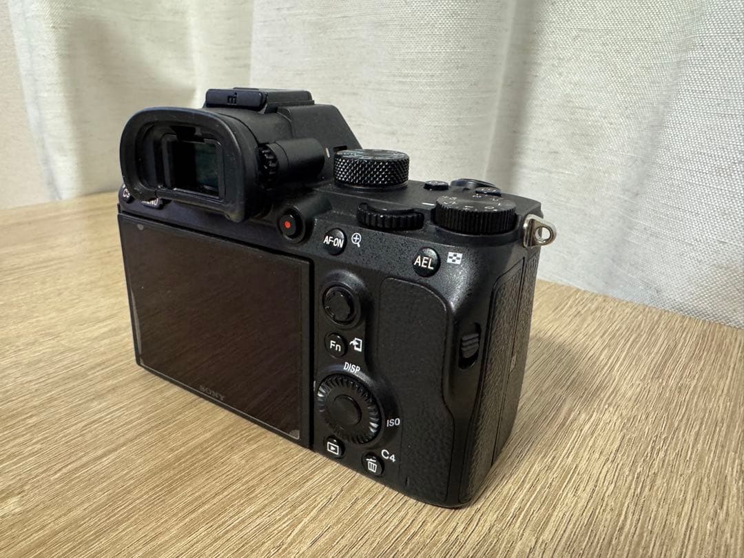 SONY α7 III ミラーレス一眼カメラ 本体 ストラップ付き