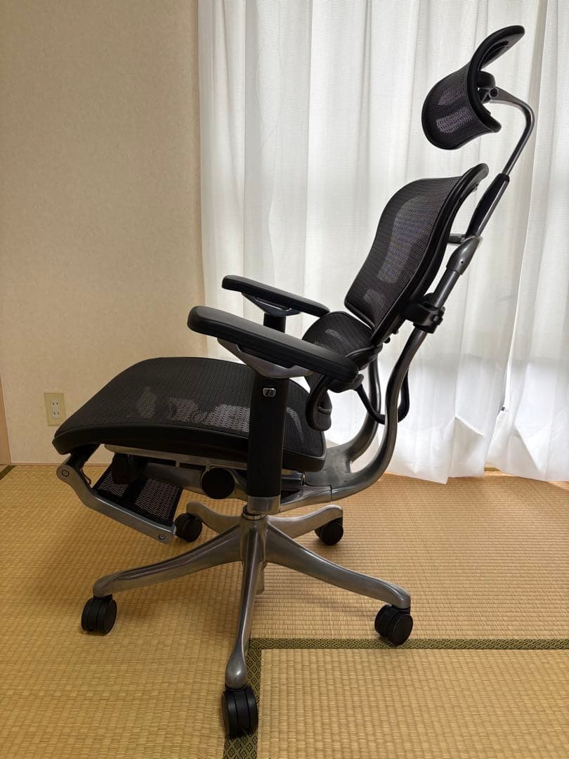 エルゴヒューマン プロ オットマン内蔵型 ヘッドレスト有り　ブラック