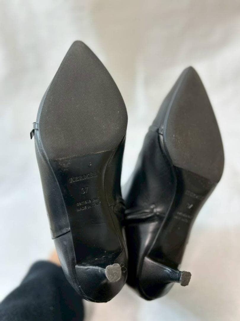 HERMES ブラックレザー ポインテッドトゥブーツ