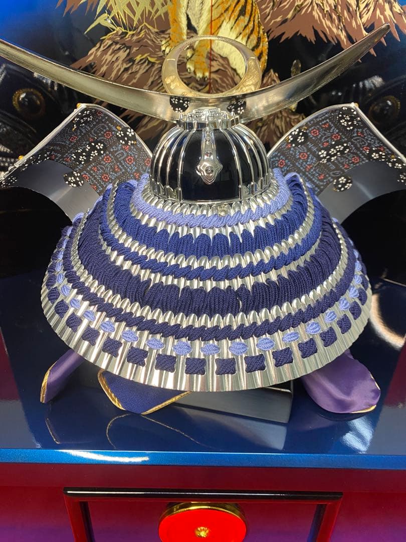 上杉謙信　東京久月　五月人形　家紋付き兜飾り収納セット・シルバー兜・天空シリーズ