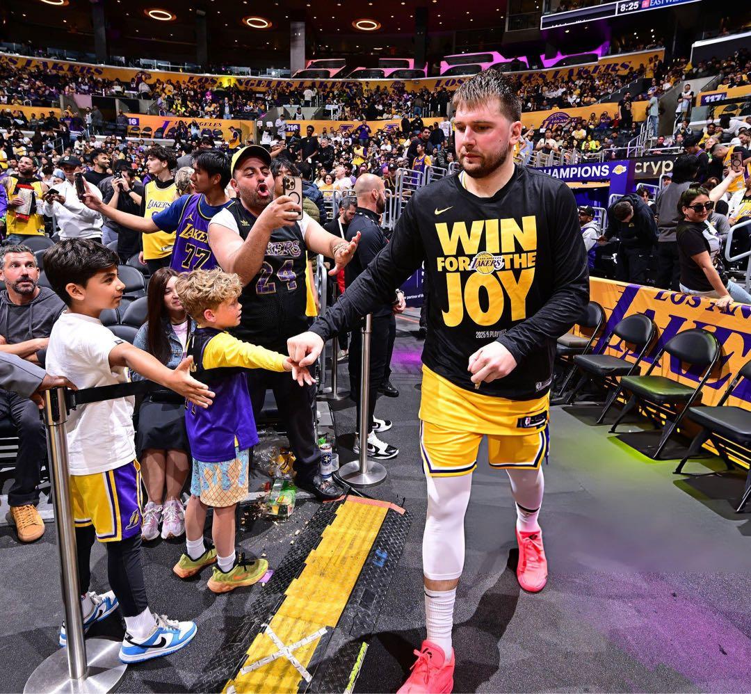 レイカーズNBAPlay Offs選手支給品プラクティスロングTシャツXLサイズ