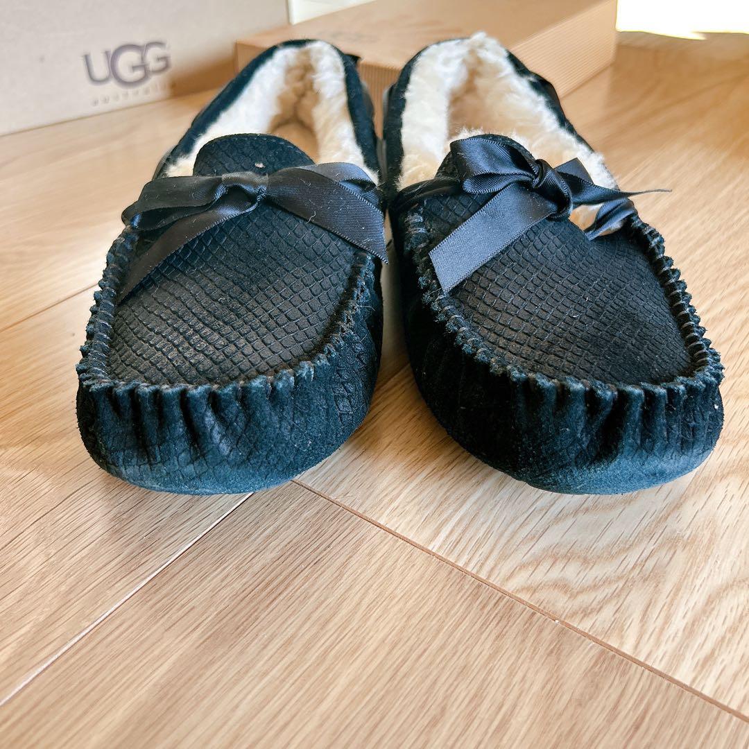 【送料無料】UGG モカシン　ダコタ 24cm usサイズ7 黒 ブラック