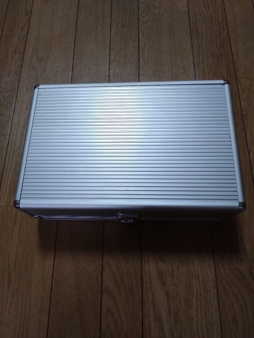 アルミ製ジュエリーケース ８仕切り