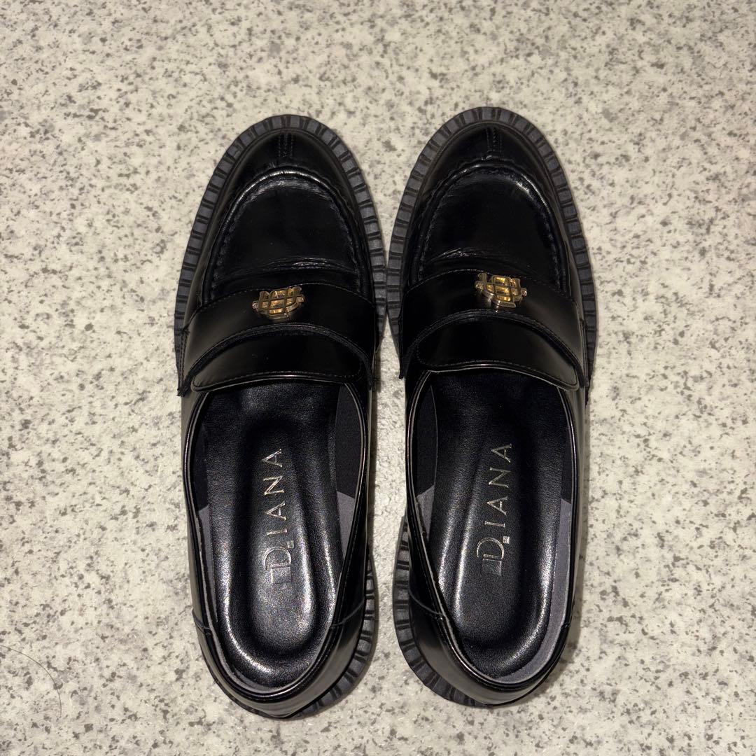 DIANA ブラックレザー ローファー