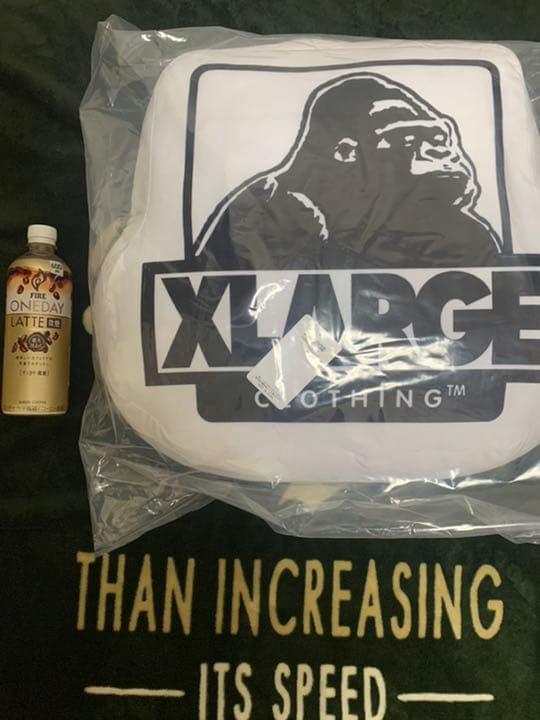 【値引きしました】XLARGE ノベリティクッション　新品未開封送料込み