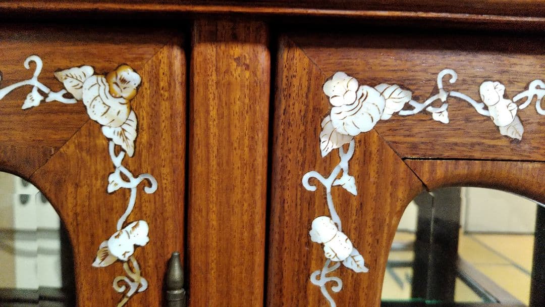 ※龍神※龍爪※最高級家具※幸運を招き入れ掴むクロウ&ボウル最高級木製ガラス3扉