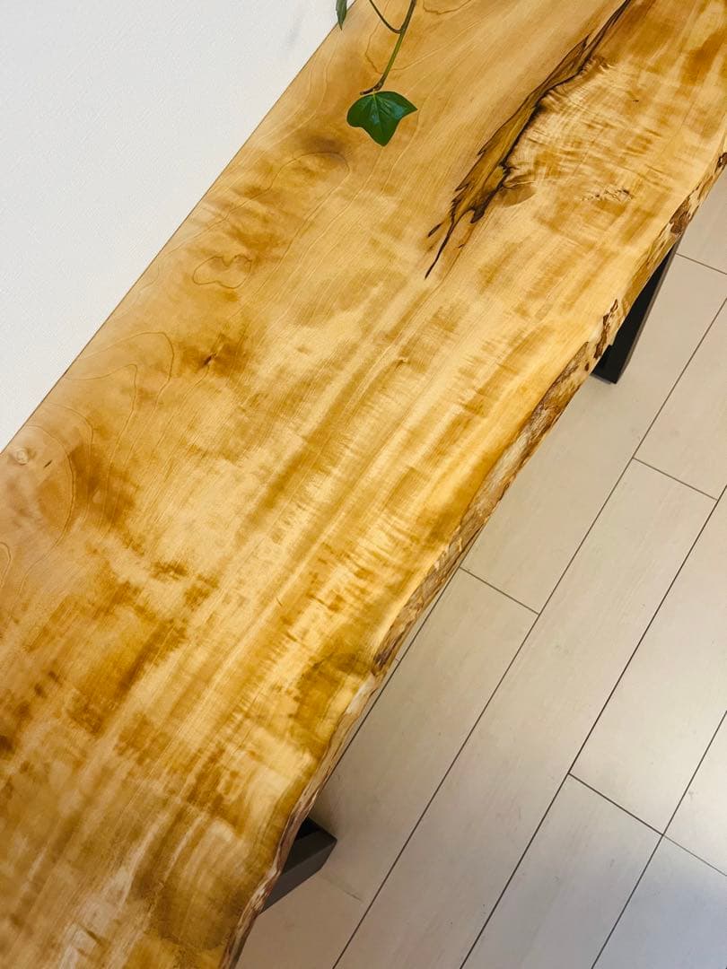 栃　一枚板テーブル　カウンターテーブル　アイアン脚　縮み杢