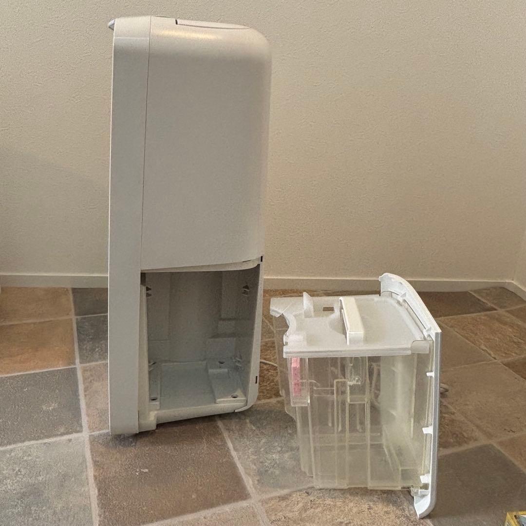 【美品】SHARP 除湿機 ホワイト CV-L71-W