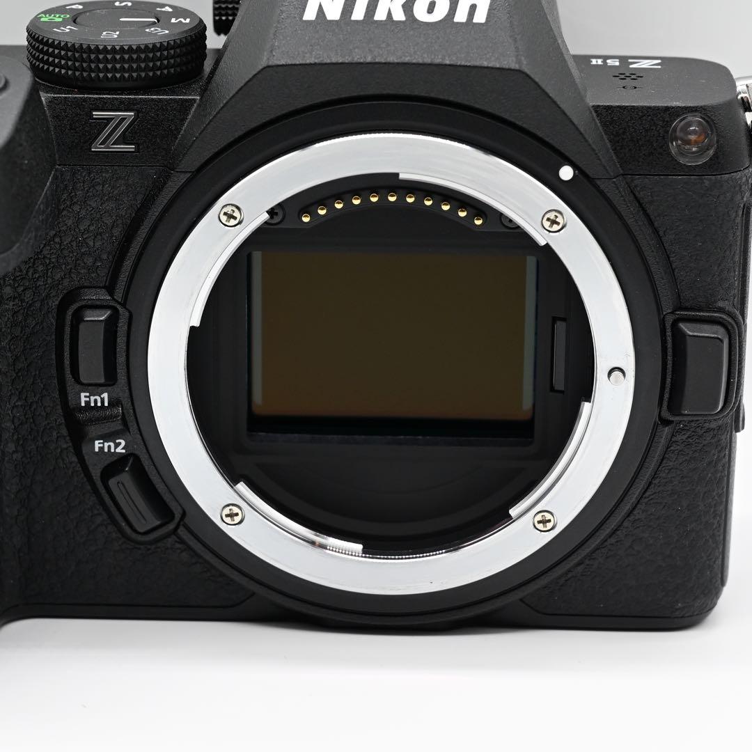 ※今月末までの出品【シャッター1633枚】極美品 Nikon Z5II ボディ