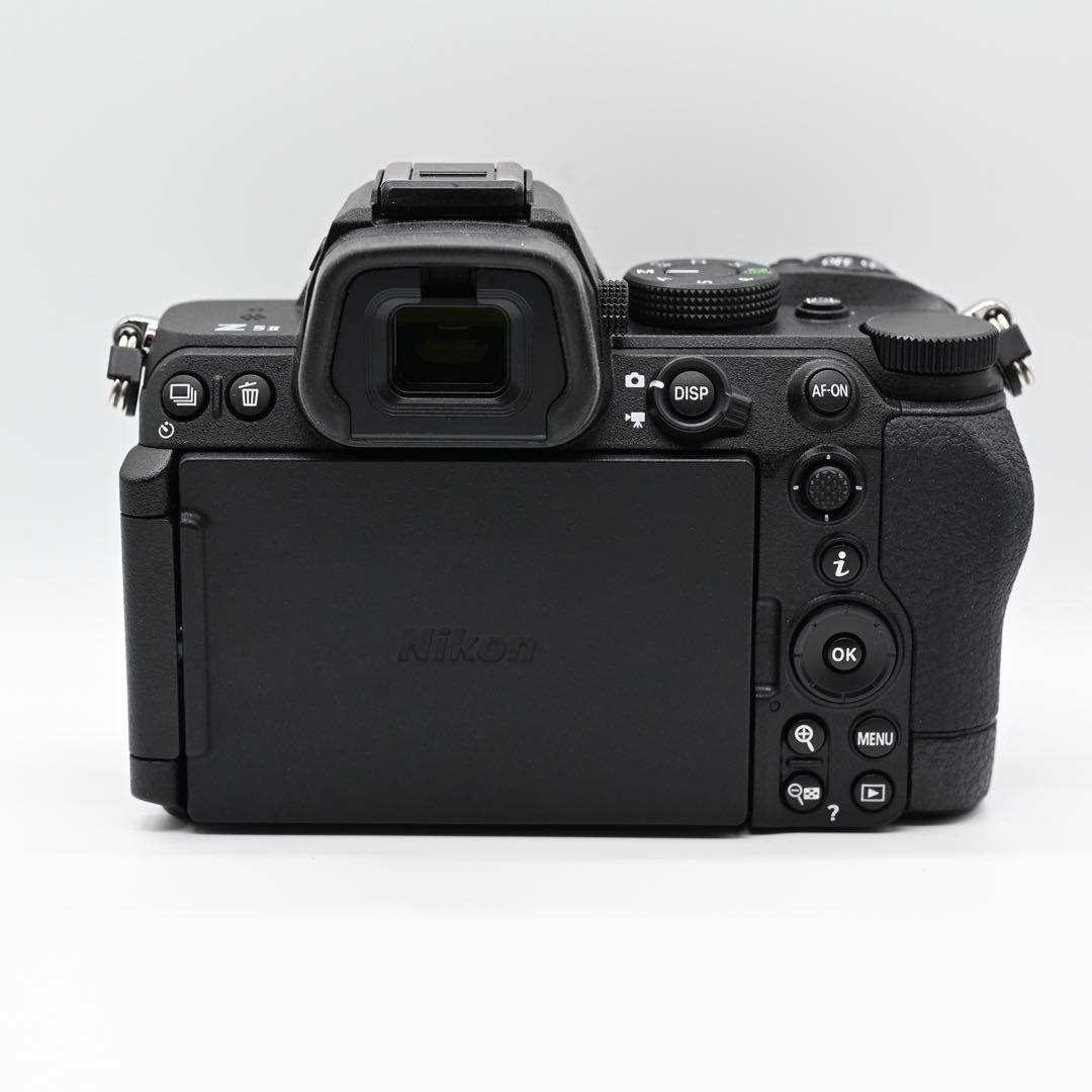 ※今月末までの出品【シャッター1633枚】極美品 Nikon Z5II ボディ