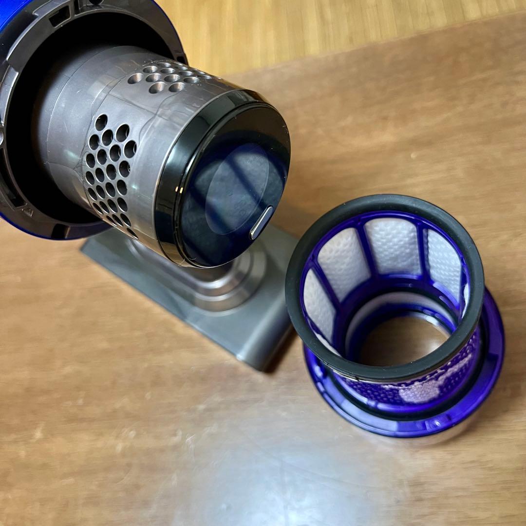 【美品】dyson 掃除機 SV20 V12 本体+充電スタンド
