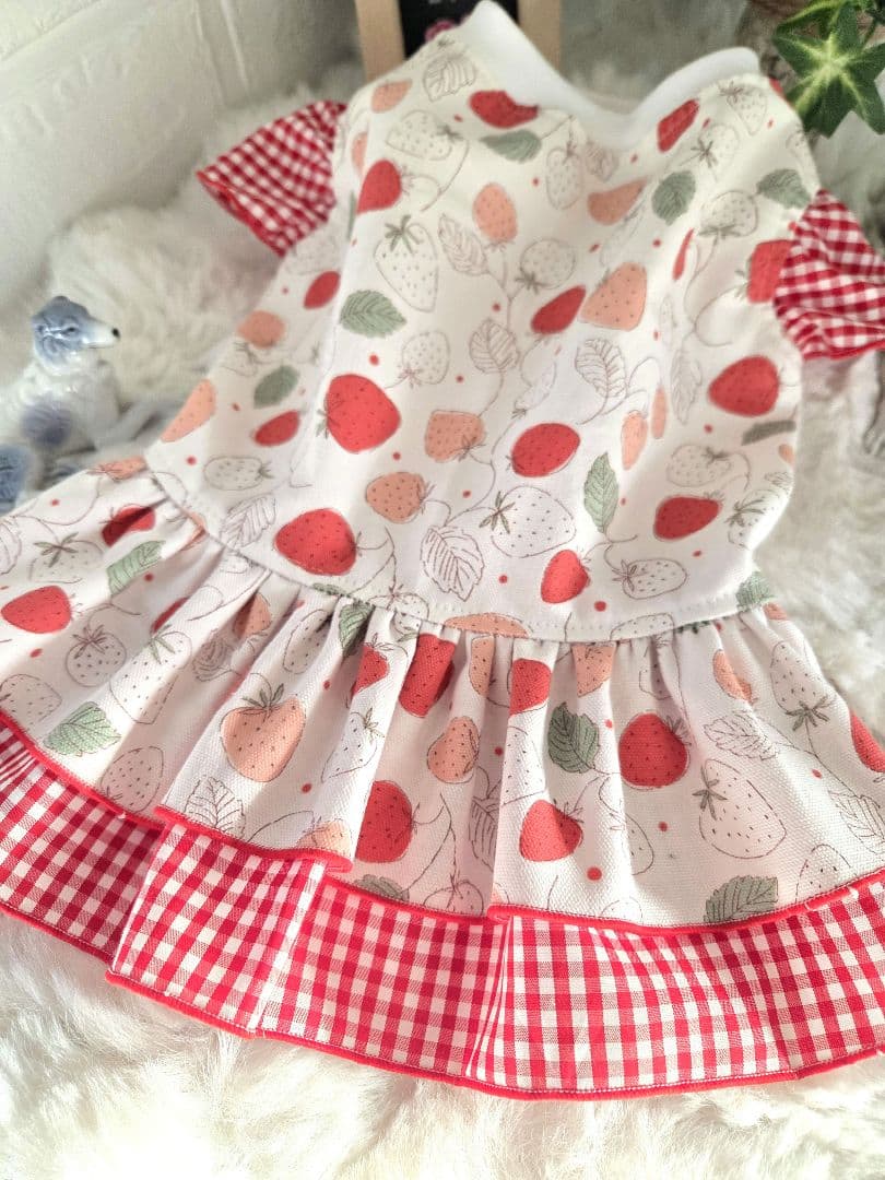 ハンドメイド犬服・シンプルベリー柄・ギャザーたっぷりワンピース
