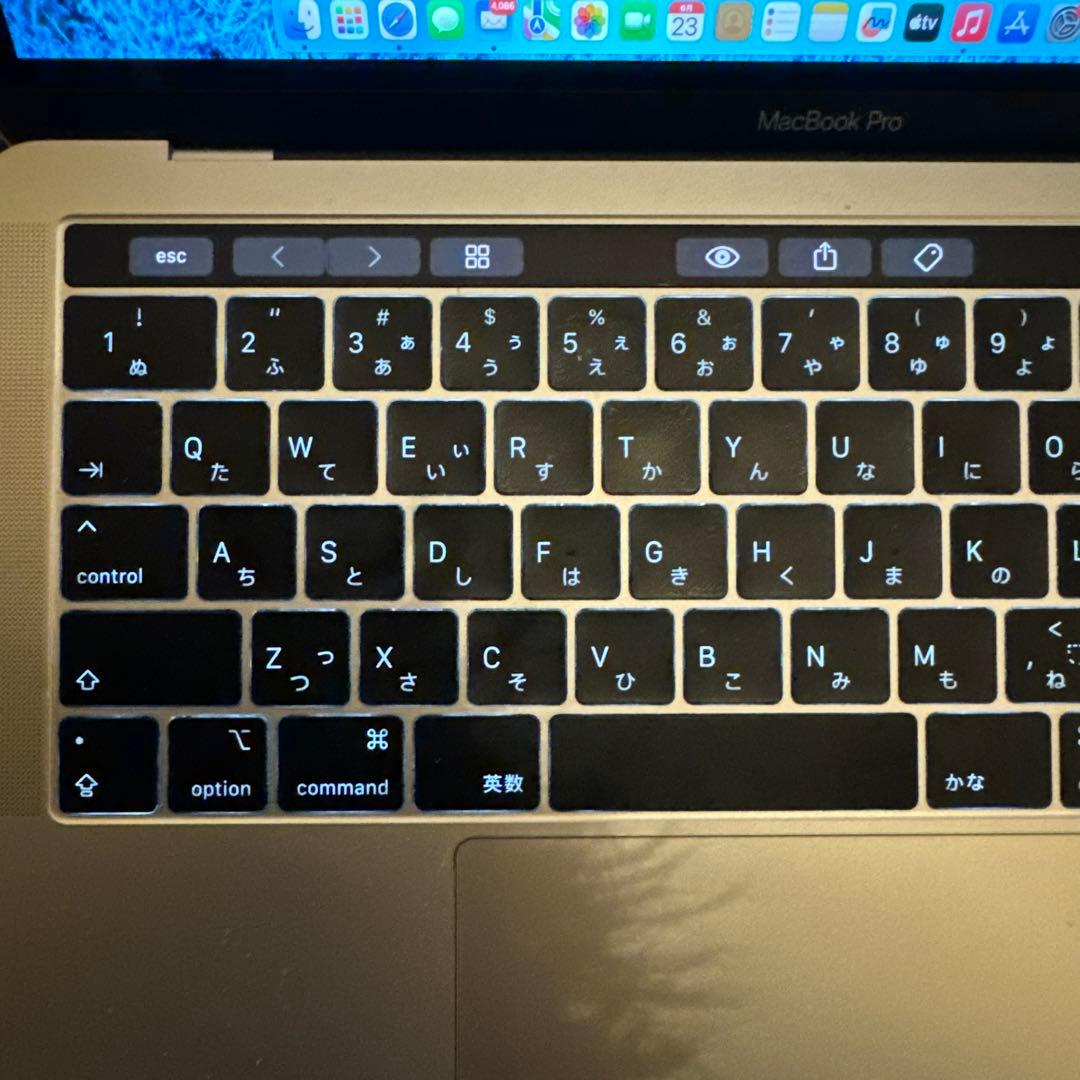マックブック　MacBook Pro 2018　タッチバー