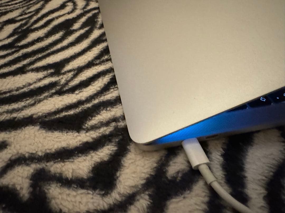 マックブック　MacBook Pro 2018　タッチバー