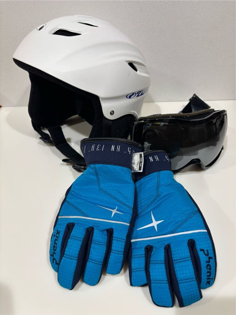 atthehopスキーブーツ、ヘルメット、ゴーグル、グローブセット