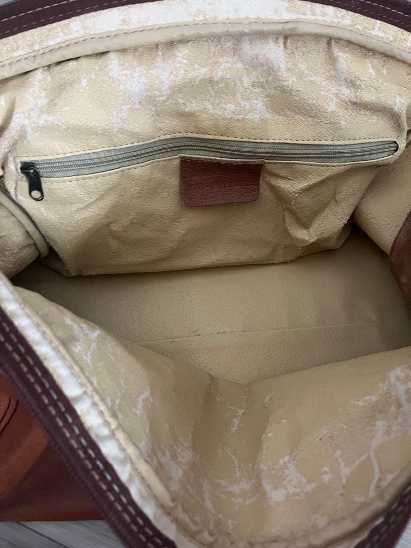 【、】イタリア製　革ボストンバッグ