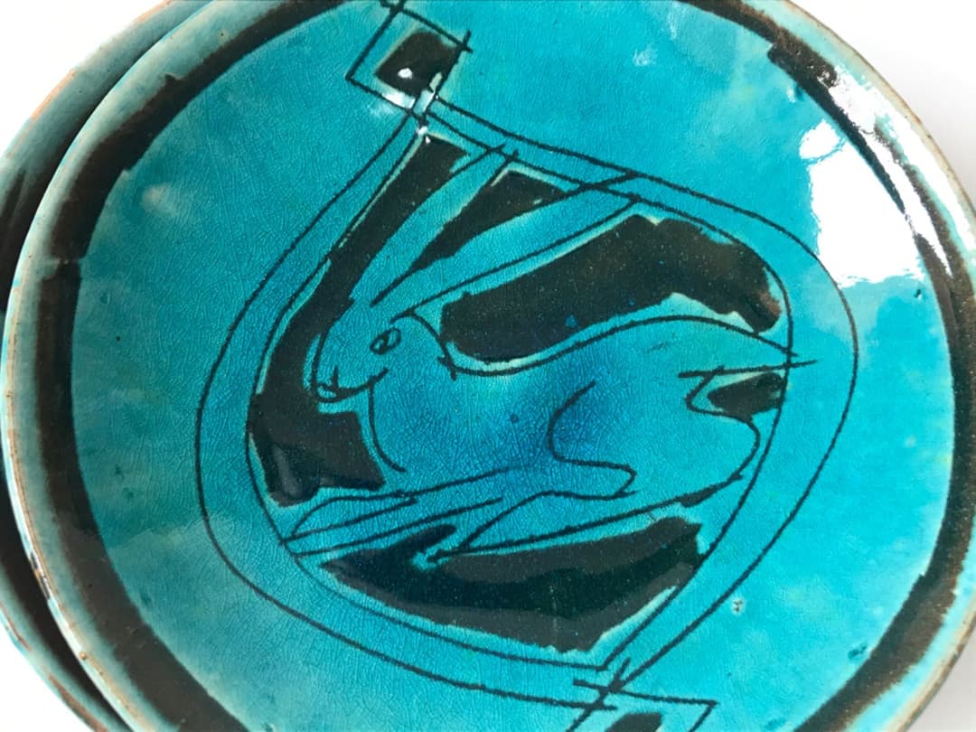 作家物　人間国宝　加藤土師萌　青釉　兎文　卯年　五寸皿　銘々皿　丸皿