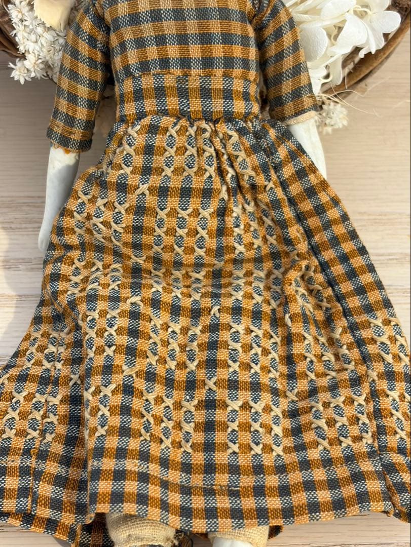 アンティーク　ドイツ　愛らしいお洋服を纏ったチャイナヘッドドールさん