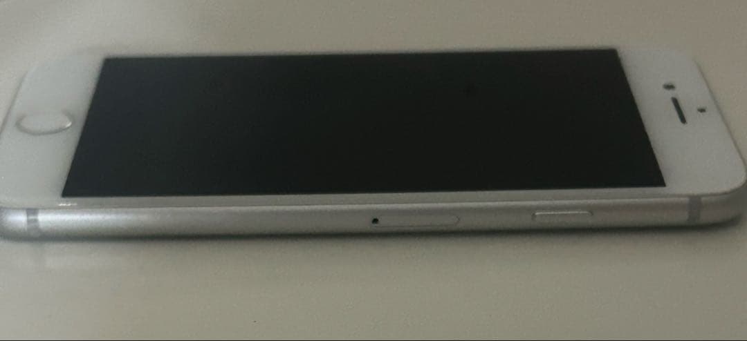 美品 iPhone8 ホワイト 64GB SiMなし